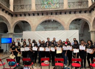 Entrega Gobierno de Tarímbaro reconocimientos de curso de estilismo gratuito