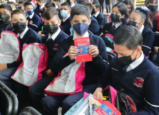 Encabeza Bedolla entrega de útiles escolares para el ciclo 2022-2023
