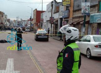 Pareja es asesinada a balazos en avenida Lázaro Cárdenas, cerca del tianguis del Auditorio
