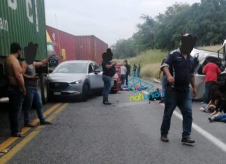 Tráiler provoca carambola en la Siglo XXI, hay personas sin vida, entre ellas niños