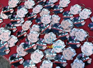 Comienzan a vender ‘recuerditos’ de Morena previo al mensaje político del Gobernador de Michoacán, Alfredo Ramírez Bedolla en plaza Valladolid