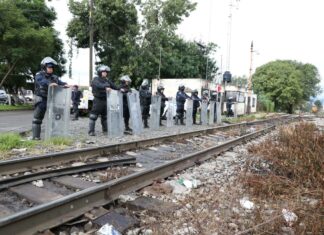 Titular de SSP supervisa operativo para garantizar el libre tránsito del tren en Caltzontzin
