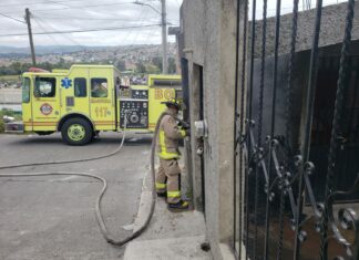 Incendio de basura en una casa abandonadas moviliza a los bomberos esta mañana