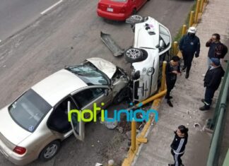 Video #Morelia Accidente vehicular deja dos personas lesionadas en salida a Pátzcuaro