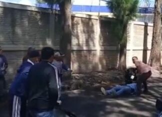 Profesores de la #CNTE agreden a dos policías a pedradas, uno se encuentra grave de salud