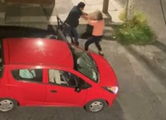 Roban con violencia su carro a una mujer a pocos metros de instalaciones de la Policía Municipal