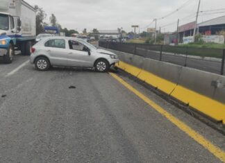 Grava suelta en Salida a Salamanca provocó accidente automovilístico, hay cuatro personas lesionadas