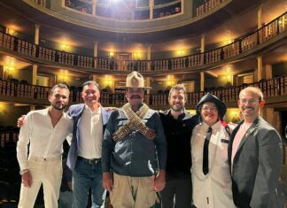 Joven de Tierra Caliente llega al FICM con gran película mexicana al lado del Beny y el Cochiloco