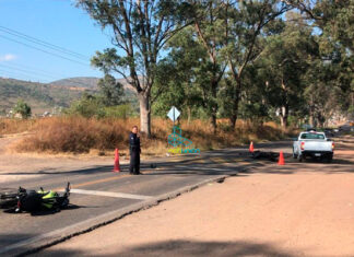 Chocan de frente dos motociclistas en la carretera Morelia – Mil Cumbres, ambos hombres están lesionados