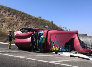 Vuelca pipa en la carretera Morelia- Salamanca