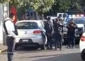 Asesinan a balazos a dos hombres y descubren un cuerpo putrefacto en un canal de aguas negras en Morelia