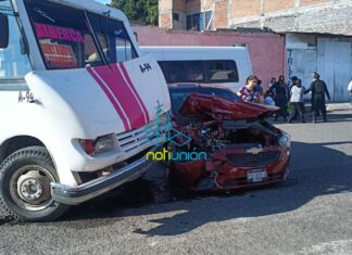 Accidente entre camión del transporte público y Uber deja al menos 6 personas lesionadas