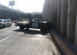 #Morelia Camioneta se estrella en el túnel del periférico y Salida a Charo