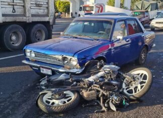 Tres vehículos chocan en entrada de Villas de Pedregal, hay un lesionado