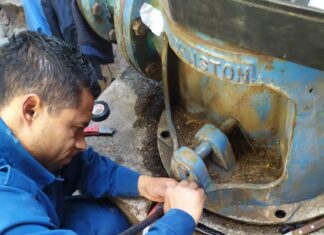 Trabajadores del OOAPAS atienden manualmente fallas de pozos