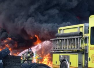 Incendio en depósito de llantas alerta a ciudadanos en Morelia y Tarimbaro