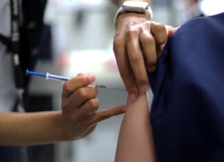 Mantiene SSM módulos de vacunación anti COVID-19 en hospitales de Morelia