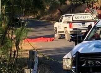 Encuentran a un hombre sin vida sobre la carretera libre a Ziracuaretiro en Uruapan