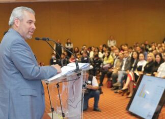 Michoacán cuenta con agua y energías limpias para recibir planta de Tesla: Bedolla