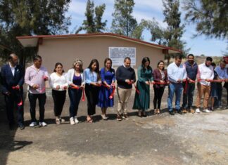 Entrega Bladimir González aula de medios en Telesecundaria de Santa Ana del Arco