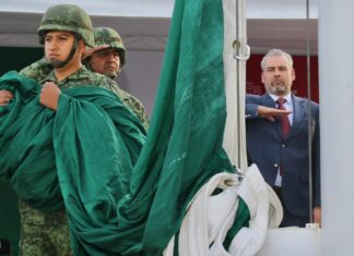 Gobierno de Michoacán realiza acto cívico por el «Día de la Bandera»