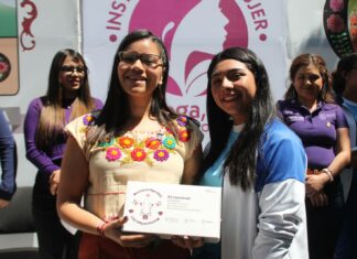Seimujer entrega kits de Menstruación Digna a estudiantes en Quiroga