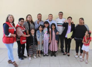 Entrega Bladimir González 3 aulas en primarias de Tarímbaro