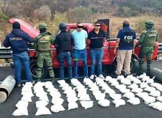 Autoridades aseguran millonario cargamento de droga sintética oculto en una camioneta