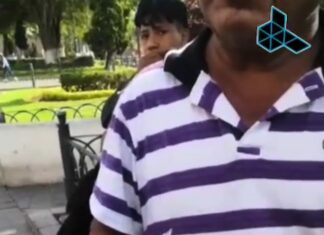 Moreliano ayuda a vendedor ambulante en problemas