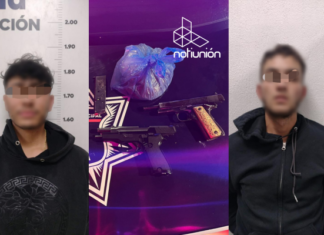 Localizan auto robado, hay dos personas detenidas portaban armas y drogas