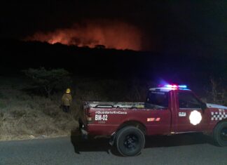 Protección Civil y Bomberos de Tarímbaro controlan incendio cerca de estación de gas