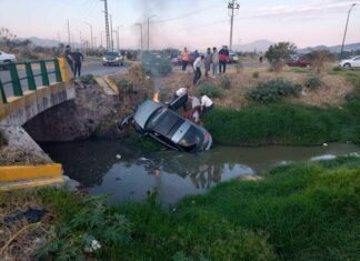 Guaría Civil rescata a mujer, tras accidente e incendio de su vehículo en Tarimbaro