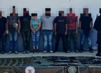Arsenal y granadas incautadas: Nueve presuntos criminales detenidos en Aguililla