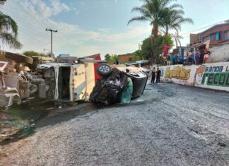 Accidente de dos camiones de carga en la carretera a Tocumbo