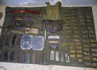 SSP, Sedena y Guardia Nacional detienen a uno y aseguran arsenal, en Apatzingán