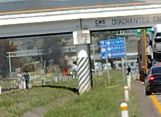 Quema de vehículos, balaceras y bloqueos carreteros en Zinapécuaro y Álvaro Obregón