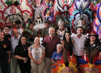 Reciben Tlahualies a Bedolla en su fiesta patronal