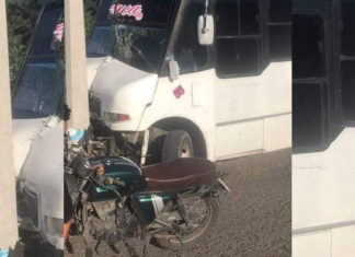 Camión de transporte público choca contra un poste en la entrada a Metropolis