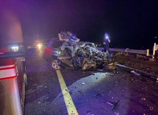 Hombre muere prensado al chocar contra una pipa en la autopista siglo XXI