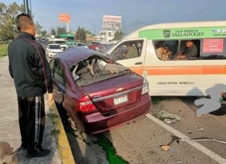 Combi choca contra un carro en la salida a Salamanca, hay varios heridos