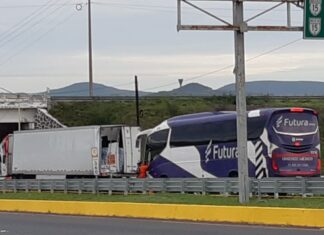 Choque de un autobús contra un camión en la autopista de Occidente deja un muerto y un herido