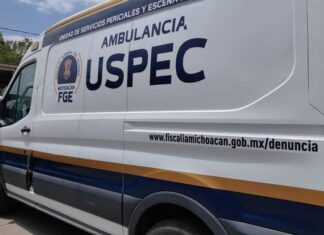 Atacan a policías municipales en una tienda de comida, dos uniformados murieron