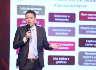 Maestro de Michoacán asegura que libros de texto fortalecen valores