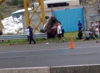 Vehículo choca y vuelca en Cuto del Porvenir, hay dos lesionados