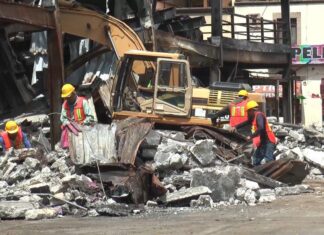 Demuelen estacionamiento del mercado independencia tras afectación por incendio