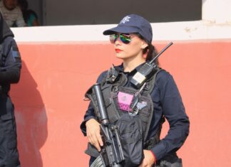 Helicóptero y actividades especiales para conocer a la policía en Tarímbaro