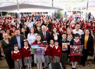 Más de 1.2 millones de alumnos regresaron a clases en Michoacán