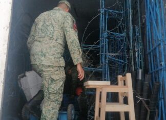 Decomisan camión con pirotecnia de aparecía ilegal