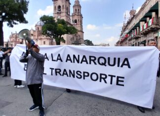 Transportistas Michoacanos se Manifiestan en el 2° Informe del Gobernador Ramírez Bedolla