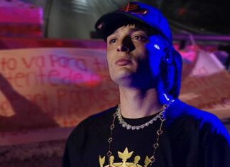 Peso Pluma es amenazado con narco manta en Tijuana